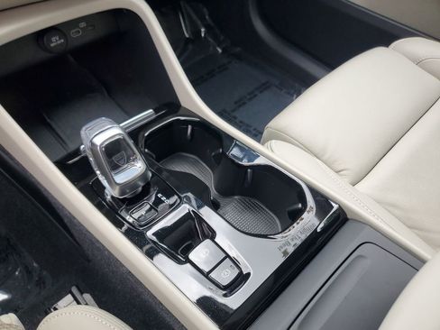 Certified 2024 Volvo XC40 B5 Plus w/ Climate Package AWD/4WD image 27