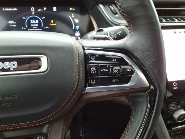 Used 2023 Jeep Grand Cherokee Summit w/ Advanced Protech Group IV AWD/4WD image 36