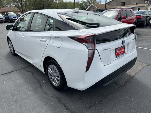 Used 2016 Toyota Prius Two image 6
