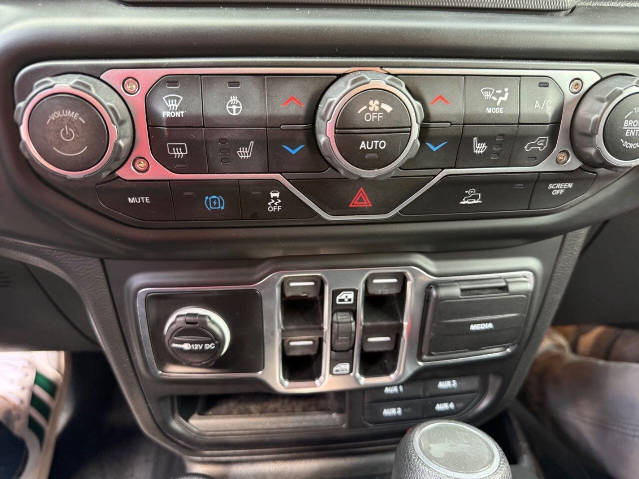 Used 2023 Jeep Wrangler Unlimited w/ Cold Weather Group AWD/4WD image 21