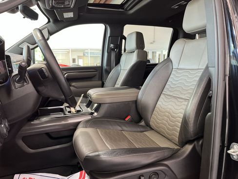 Used 2024 Chevrolet Silverado 2500 ZR2 w/ Technology Package AWD/4WD image 11