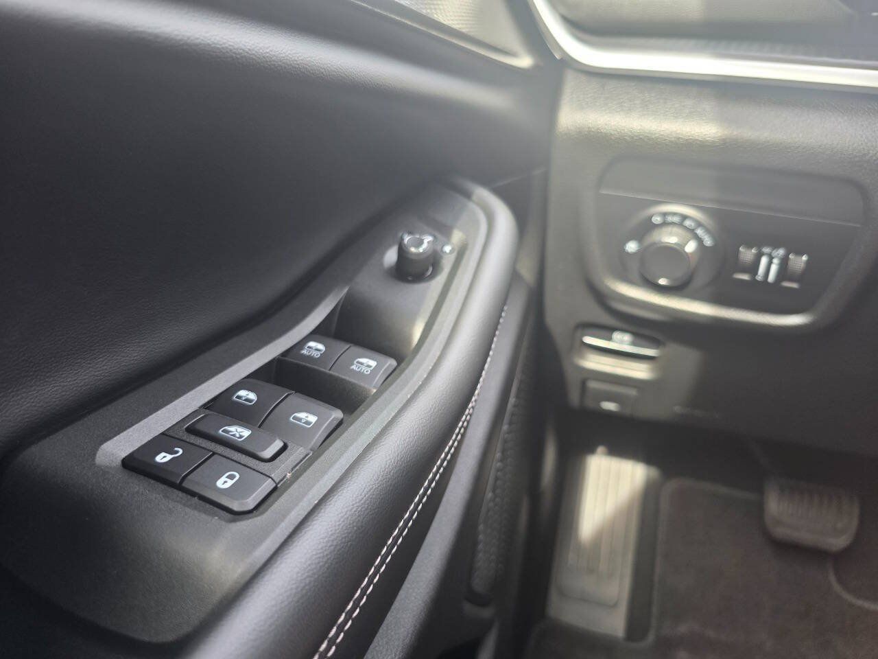 Used 2025 Jeep Grand Cherokee L Laredo AWD/4WD image 24