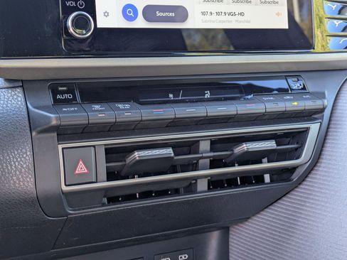 Used 2025 Toyota Camry SE AWD/4WD image 20