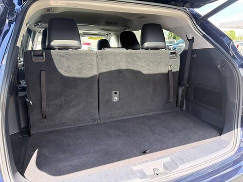 Used 2021 Toyota Highlander XLE AWD/4WD image 16
