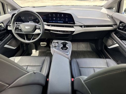 Certified 2025 Cadillac Optiq Luxury 2 w/ LPO, Floor Liner Package AWD/4WD image 28