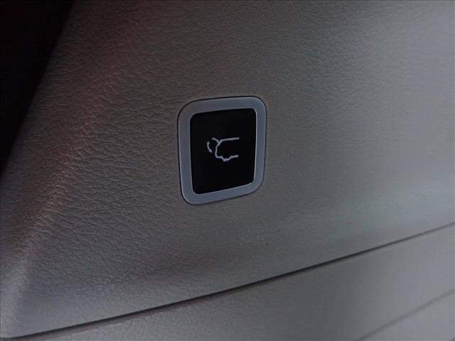 Used 2019 Chrysler Pacifica Touring-L FWD image 9