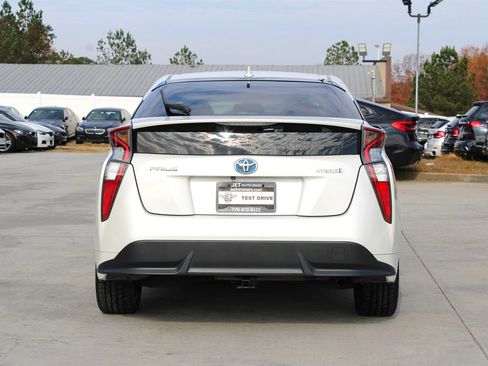 Used 2017 Toyota Prius Three Touring w/ Carpet Mat Package image 6