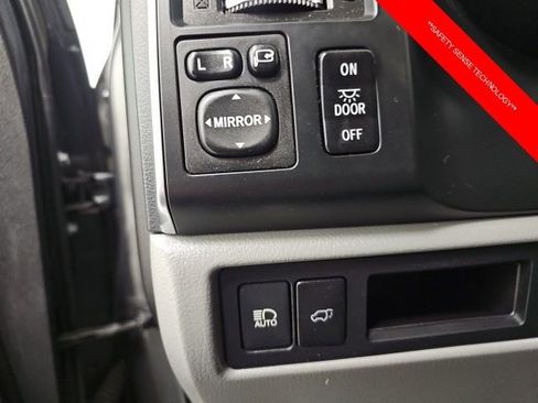 Used 2019 Toyota Sequoia Platinum AWD/4WD image 18
