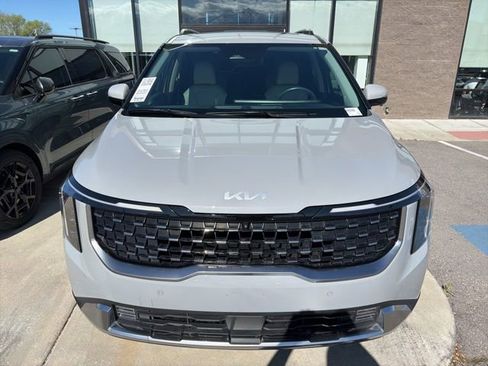 Used 2025 Kia Carnival SX FWD image 7