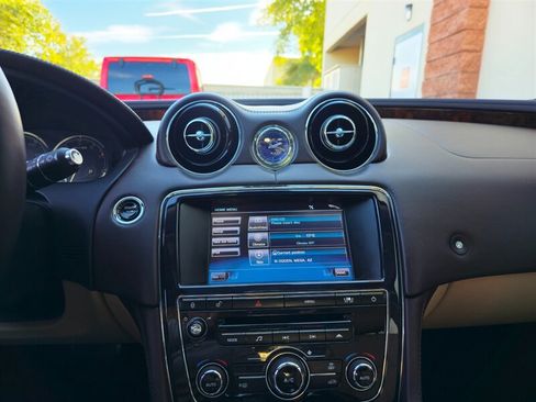 Used 2012 Jaguar XJ RWD image 19