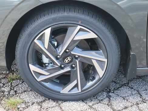New 2025 Hyundai Elantra Limited FWD image 13