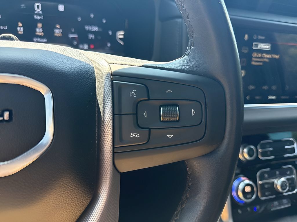 Used 2024 GMC Yukon XL Denali w/ Advanced Technology Package AWD/4WD image 17