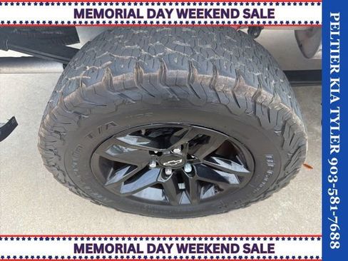 Used 2020 Chevrolet Silverado 1500 LT Trail Boss AWD/4WD image 12