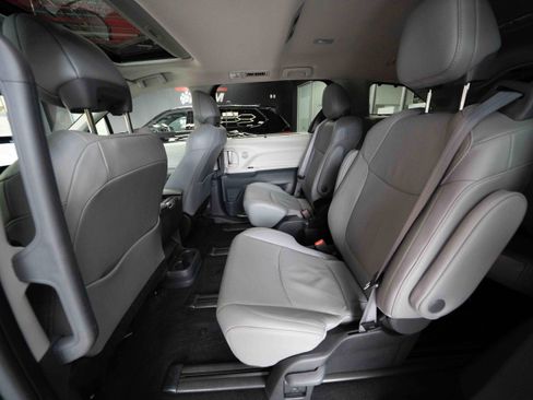 Used 2024 Toyota Sienna Limited AWD/4WD image 23