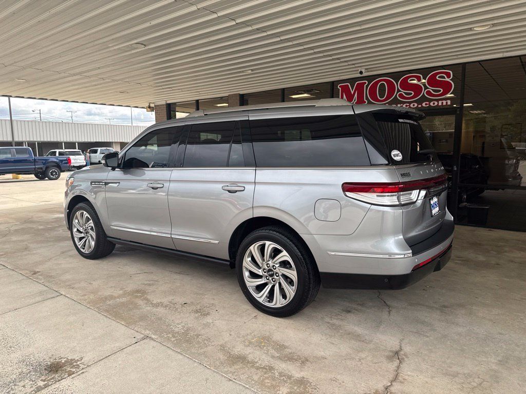 Used 2024 Lincoln Navigator Reserve AWD/4WD image 6