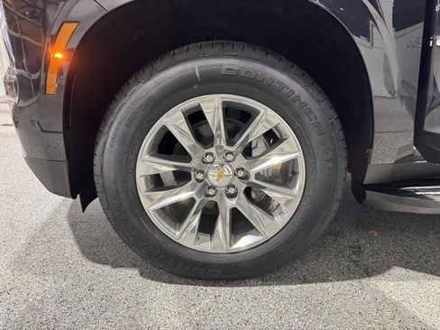 New 2026 Chevrolet Suburban Premier w/ Sun And Tow Package image 27
