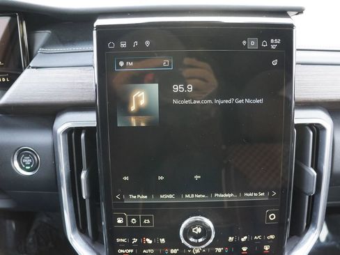 Certified 2025 GMC Acadia Denali image 30