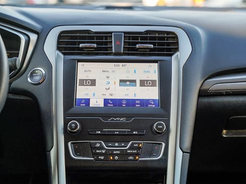 Used 2020 Ford Fusion SE image 13