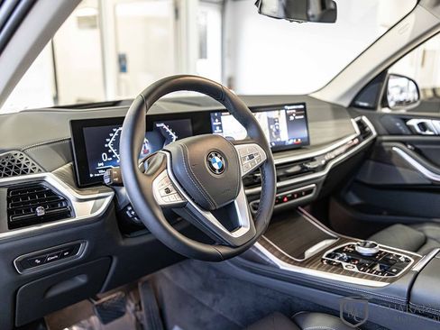 Used 2025 BMW X7 xDrive40i w/ Premium Package image 24