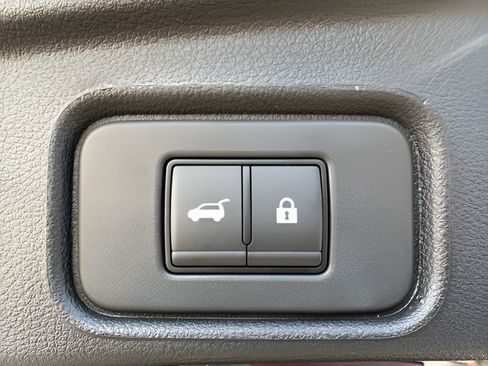 Certified 2026 Nissan Pathfinder SV AWD/4WD image 28
