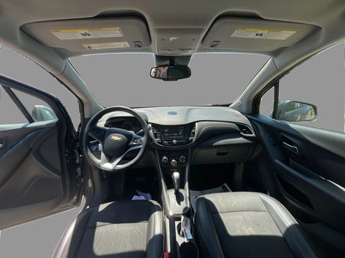 Used 2017 Chevrolet Trax LT w/ LT Convenience Package FWD image 18
