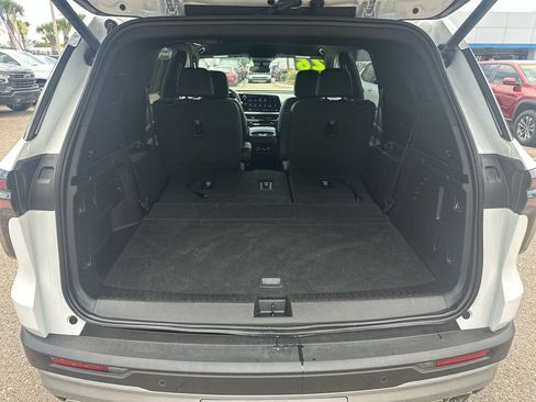 Used 2026 Chevrolet Traverse LT FWD image 20