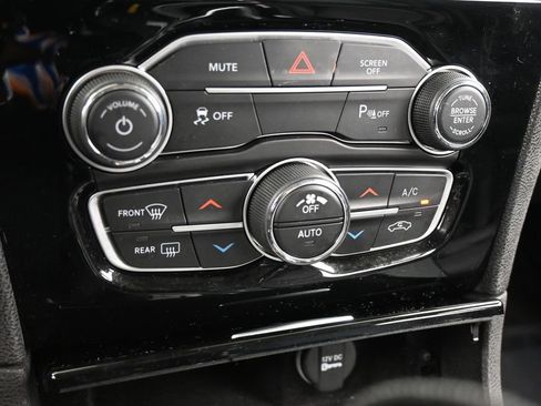 Used 2023 Chrysler 300 Touring L image 18