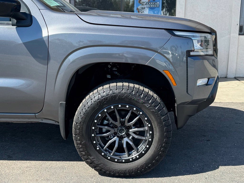 Used 2023 Nissan Frontier SV w/ Midnight Edition Package AWD/4WD image 2