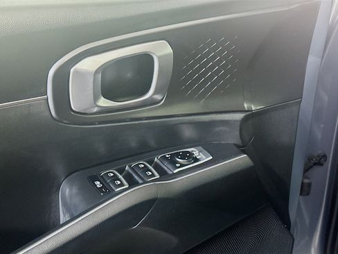 Used 2024 Kia Sorento S image 15