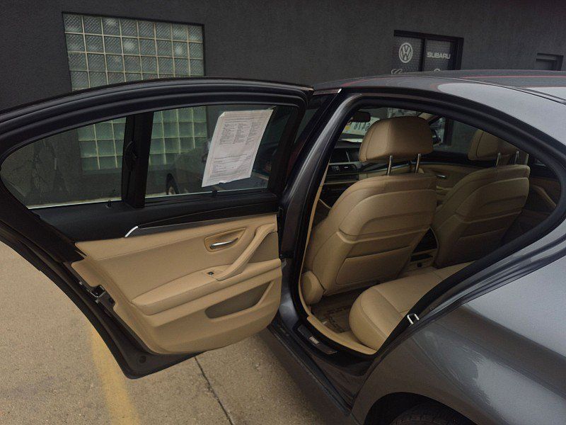 Used 2014 BMW 550i xDrive Sedan AWD/4WD image 9
