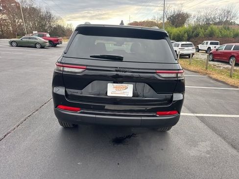 New 2025 Jeep Grand Cherokee Altitude image 6