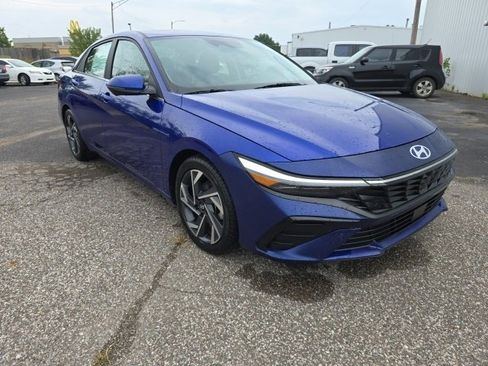 Used 2024 Hyundai Elantra Limited image 10