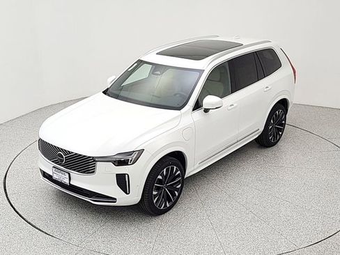 New 2026 Volvo XC90 T8 Plus w/ Protection Package AWD/4WD image 13