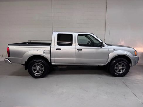 Used 2004 Nissan Frontier XE RWD image 2