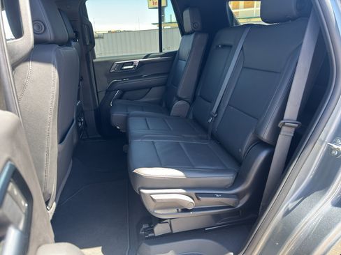 Used 2025 Chevrolet Tahoe Z71 AWD/4WD image 17