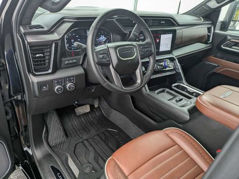 Used 2025 GMC Sierra 3500 Denali Ultimate AWD/4WD image 2
