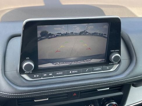 Used 2023 Nissan Rogue SV FWD image 18