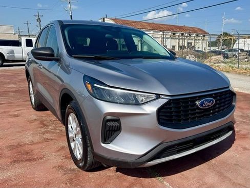 Used 2023 Ford Escape Active w/ Tech Pack #1 AWD/4WD image 3
