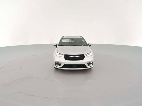 New 2026 Chrysler Pacifica Pinnacle image 2
