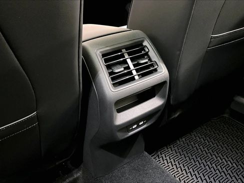 New 2026 Volkswagen Tiguan SE image 16