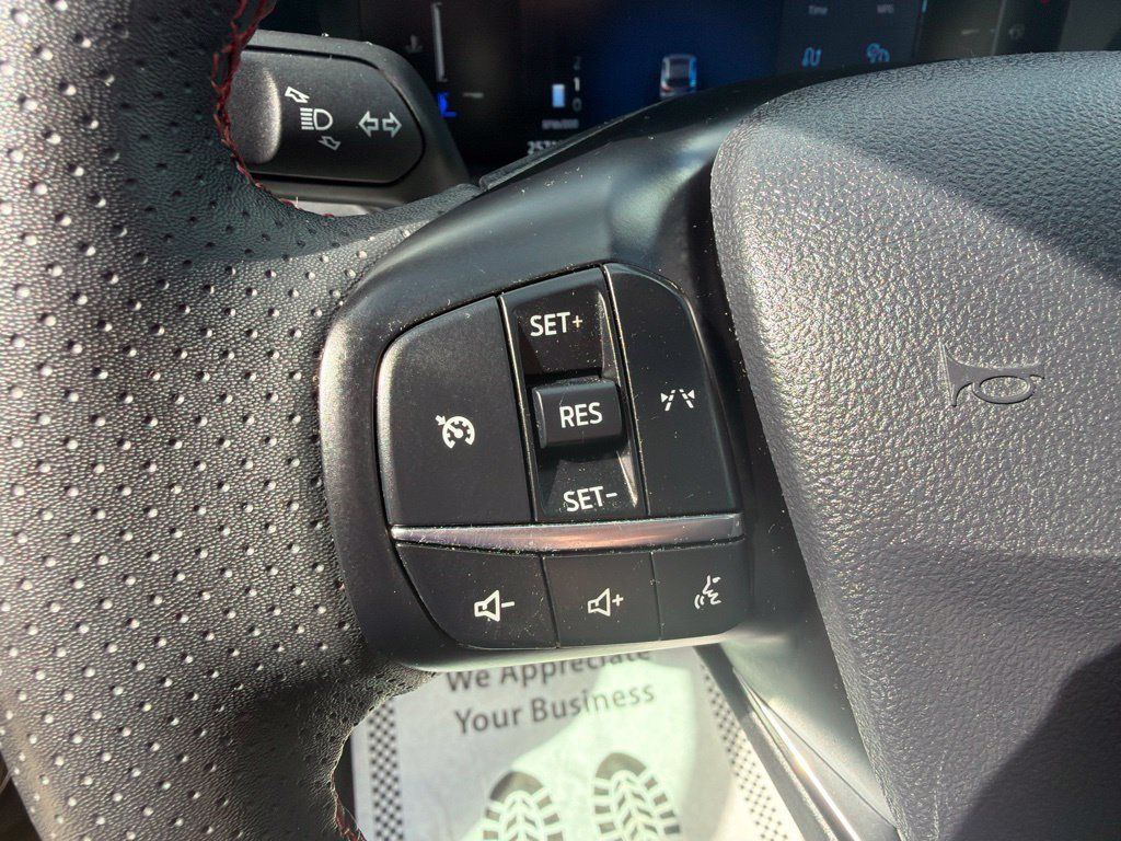 Used 2025 Ford Escape ST-Line Select AWD/4WD image 18