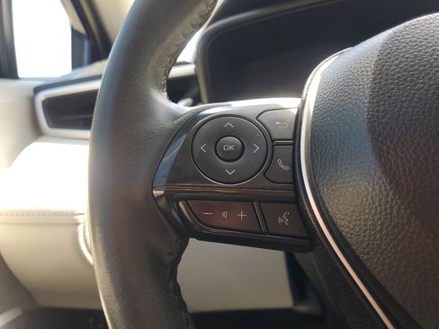 Certified 2025 Toyota Corolla Cross LE FWD image 21