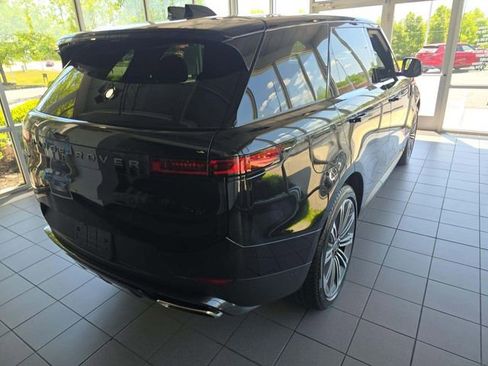 Used 2024 Land Rover Range Rover Sport SE AWD/4WD image 3
