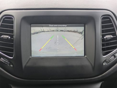 Used 2019 Jeep Compass Latitude image 14