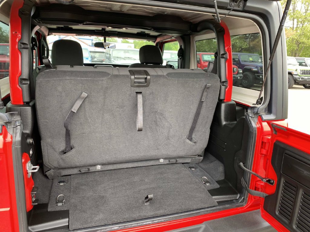 Used 2022 Jeep Wrangler Sport AWD/4WD image 5
