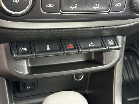 Used 2022 Chevrolet Colorado LT w/ Fleet Safety Package RWD image 33