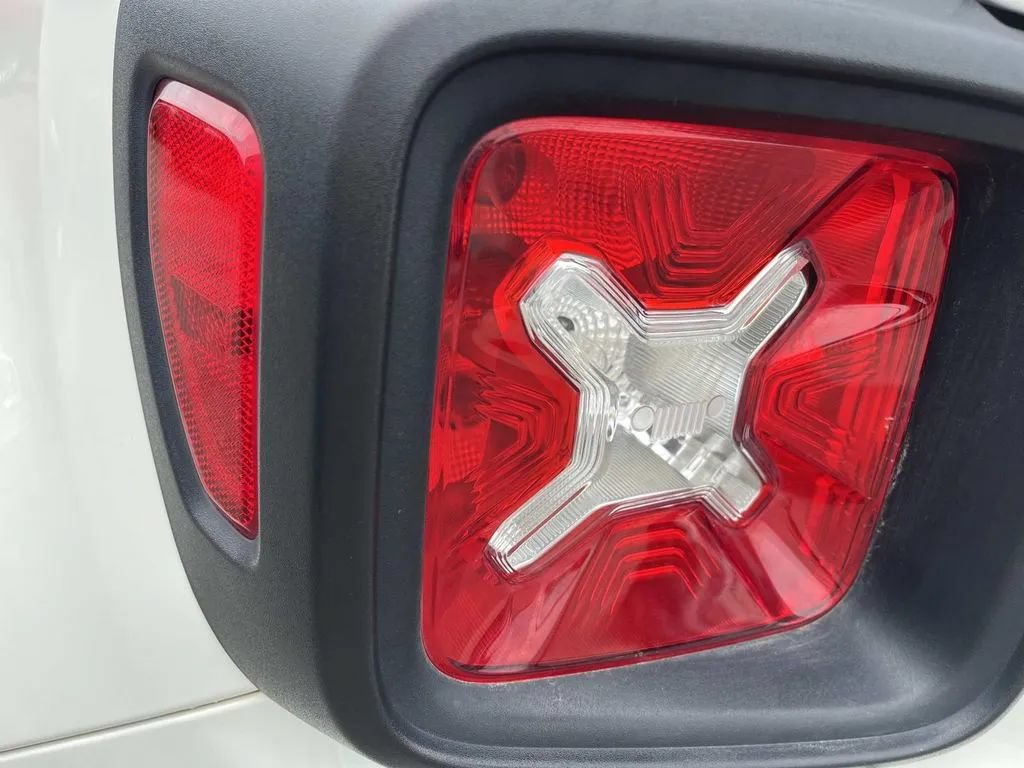 Used 2021 Jeep Renegade Trailhawk w/ Sun & Sound Group AWD/4WD image 9