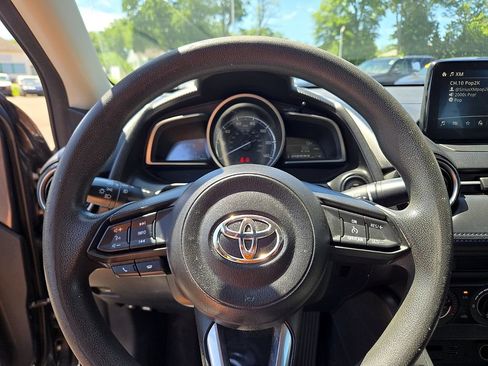 Used 2019 Toyota Yaris LE FWD image 22