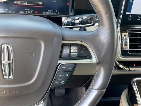 Used 2023 Lincoln Navigator 2WD image 12