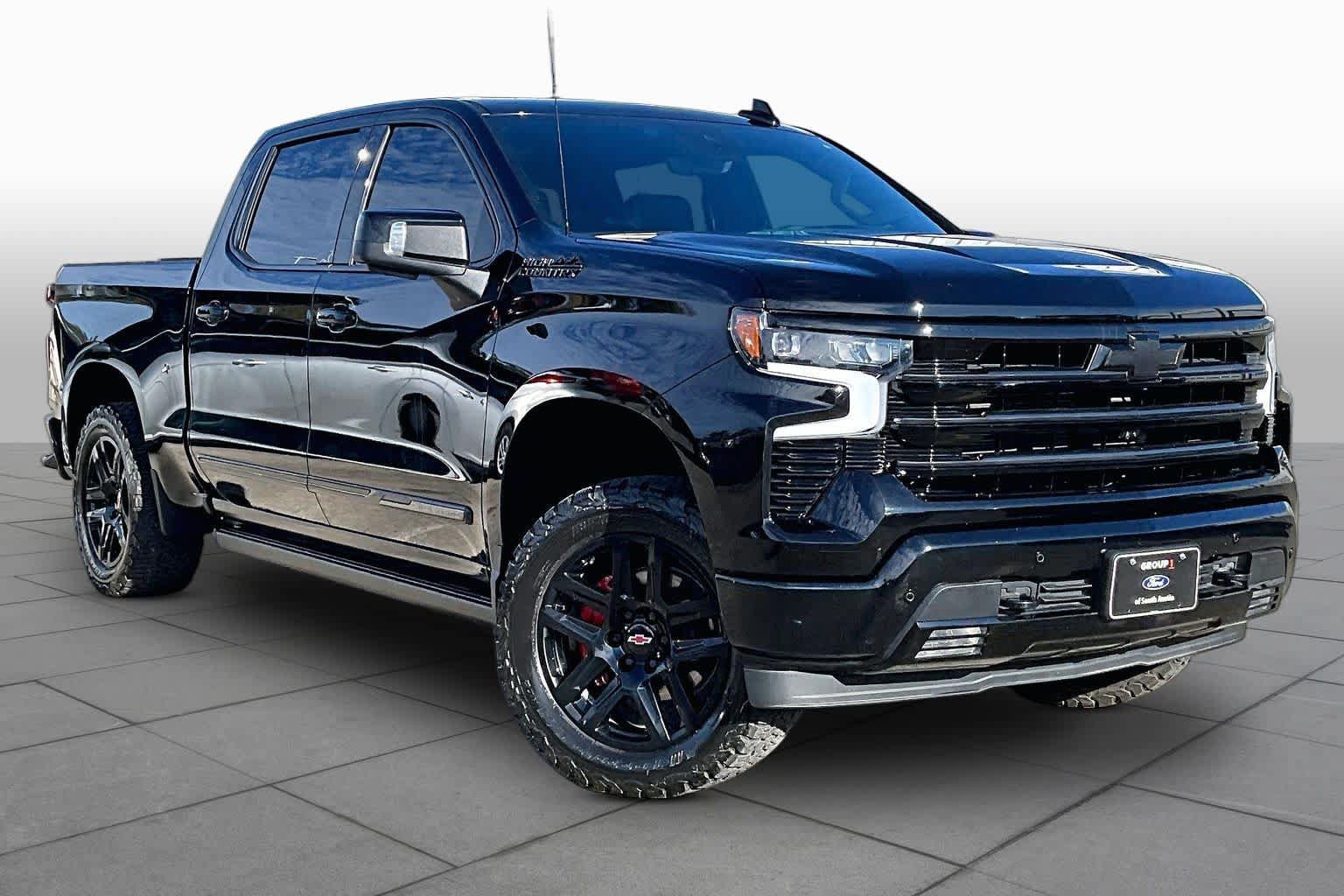 Used 2024 Chevrolet Silverado 1500 High Country w/ Midnight Edition AWD/4WD image 5